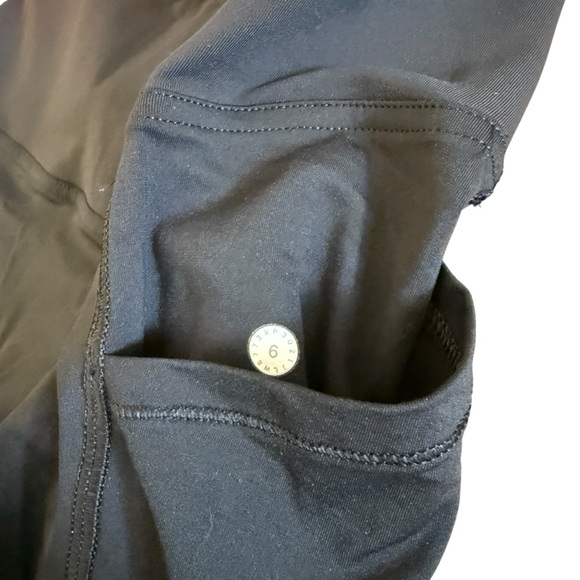 Lululemon Athletica Lost In Pace Black and White Pleated Mini Skirt Like New - Picture 9 of 9